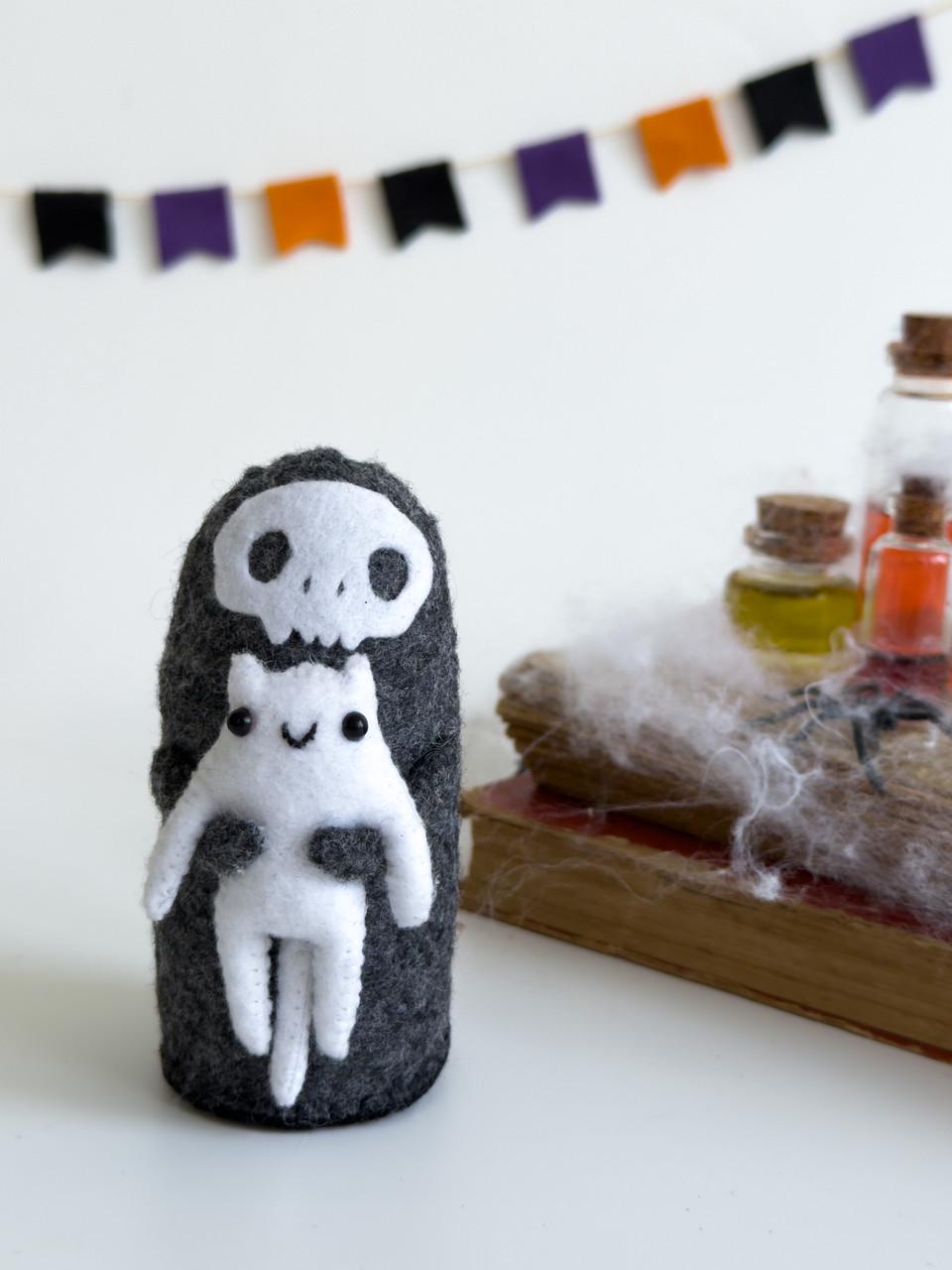 Игрушка фетровая Жнец с котом (29528518) - фото 3 Игрушка фетровая Жнец с котом (29528518) - фото 3