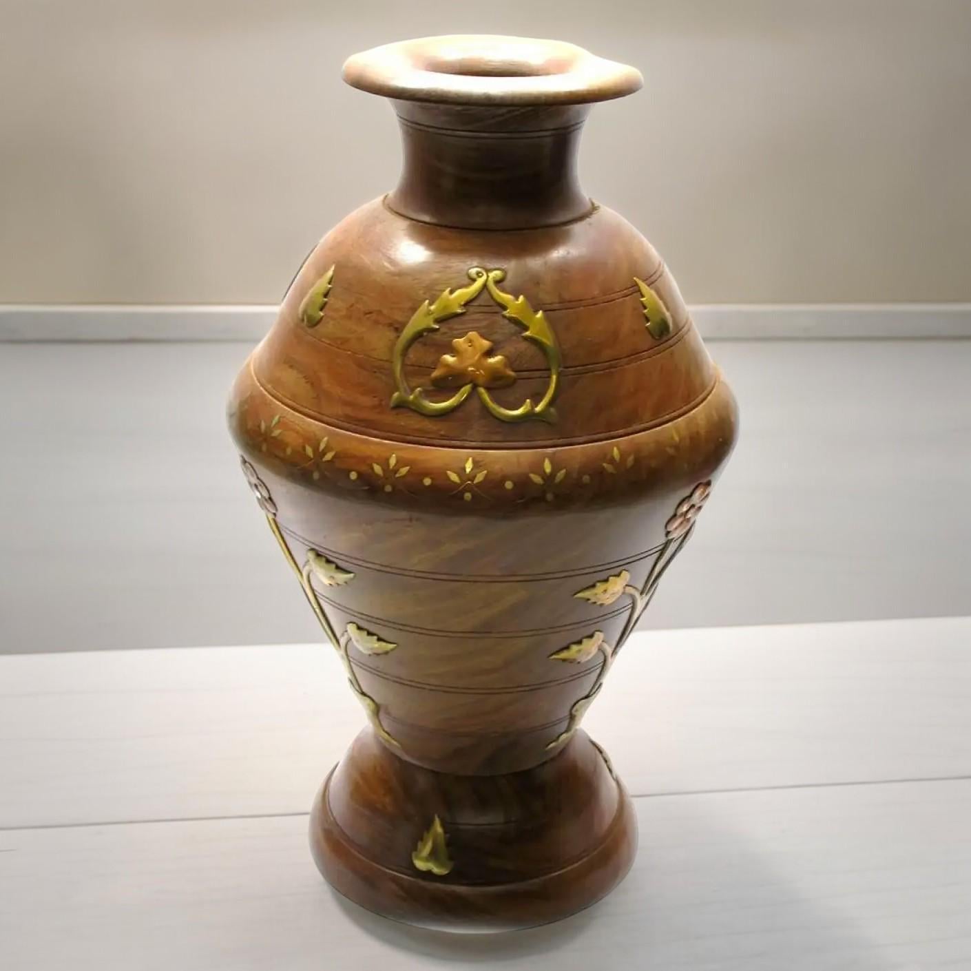 Ваза настільна декоративна з рожевого дерева ручна робота 40х22х22 см