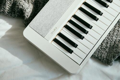 Синтезатор Casio CT-S1 WE со стойкой - фото 2