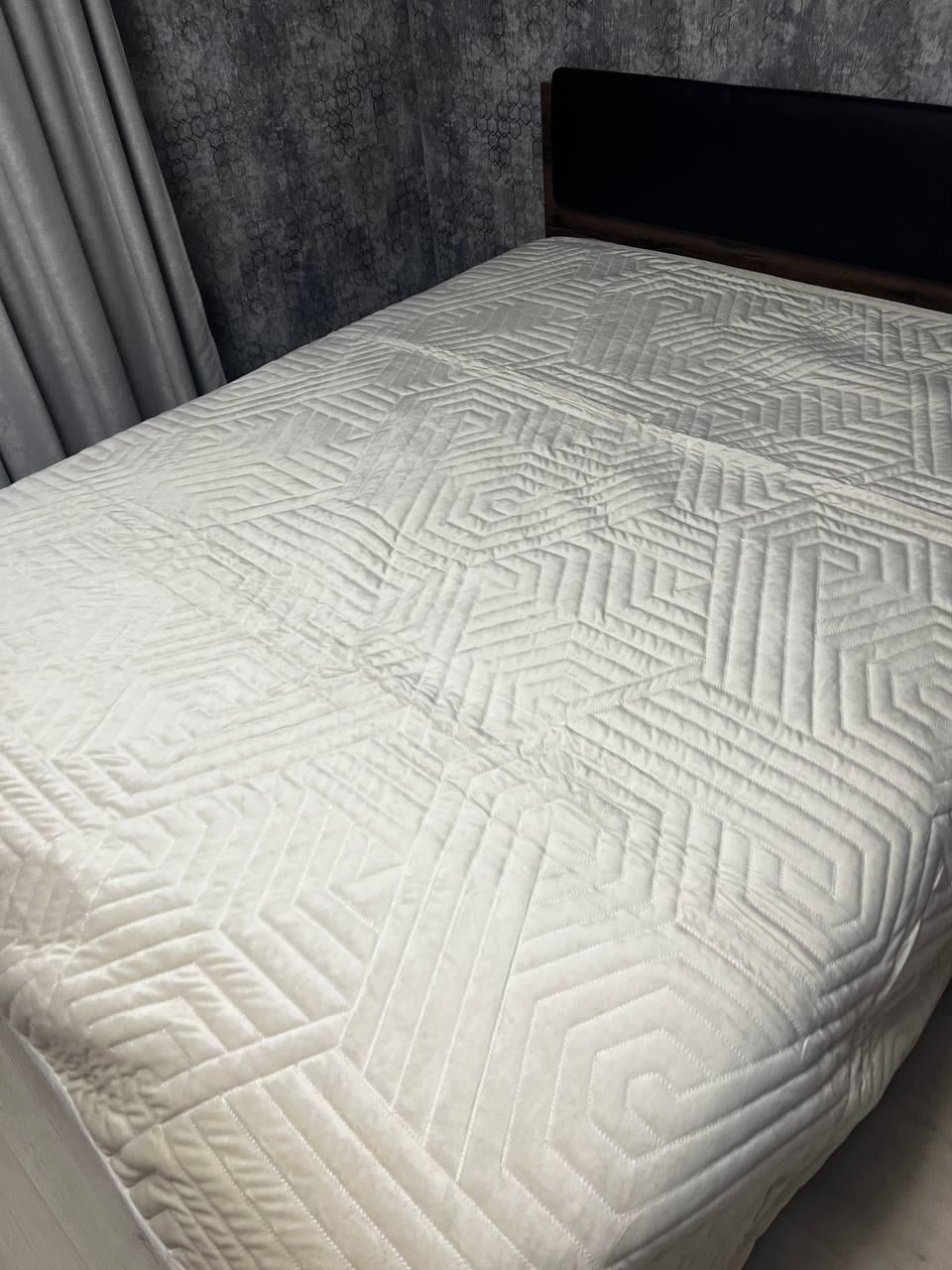 Покрывало на кровать гипоаллергенное стеганое 220х240 см Бежевый (П4К-rai-pokruvalo-002-02)