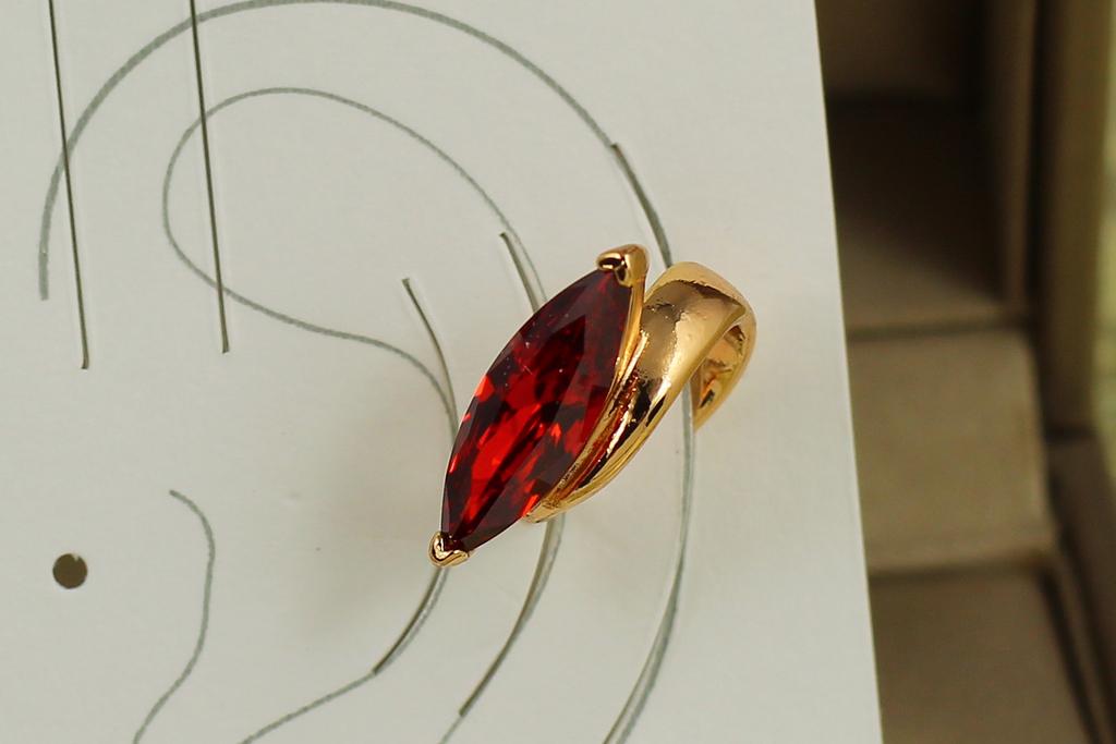 Серьги кафы Xuping Jewelry Красный маркиз на ушной хрящ 1,7 см Золотистый (29862539)