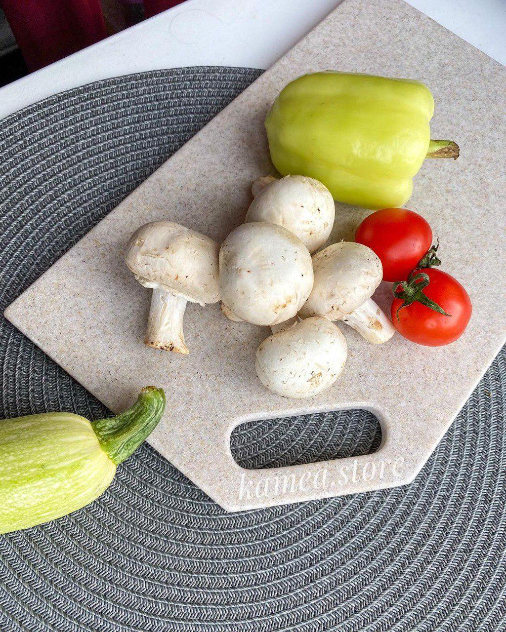 Дошка кухонна Kamea зі штучного каменю Fair Sky 25х17 см - фото 3 Дошка кухонна Kamea зі штучного каменю Fair Sky 25х17 см - фото 3