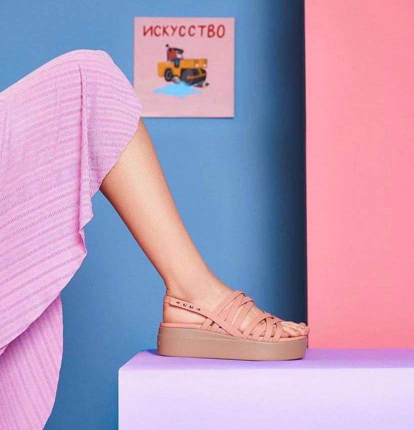 Сандалі жіночі Crocs Brooklyn Strappy р. 42/43 Blossom (17511) - фото 2 Сандалі жіночі Crocs Brooklyn Strappy р. 42/43 Blossom (17511) - фото 2