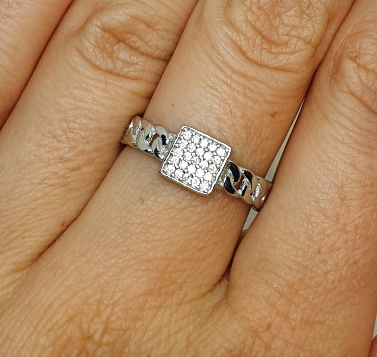 Кольцо серебряное с кубическим цирконием р. 18 3,01 г (1490893414) Кольцо серебряное с кубическим цирконием р. 18 3,01 г (1490893414)