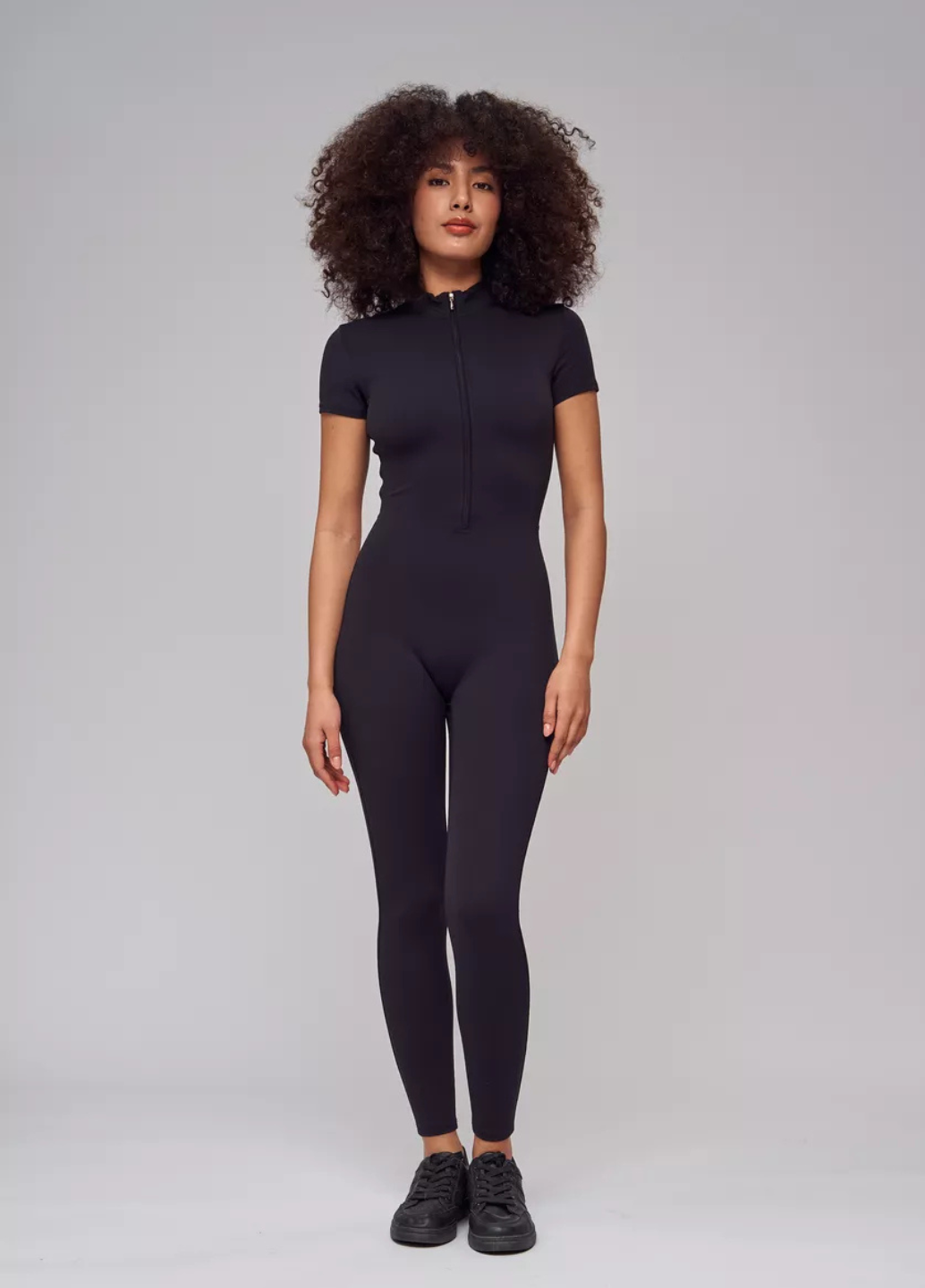 Комбинезон спортивный с молнией и коротким рукавом для тренировок и повседневности XL Черный (70220/XL) Комбинезон спортивный с молнией и коротким рукавом для тренировок и повседневности XL Черный (70220/XL)