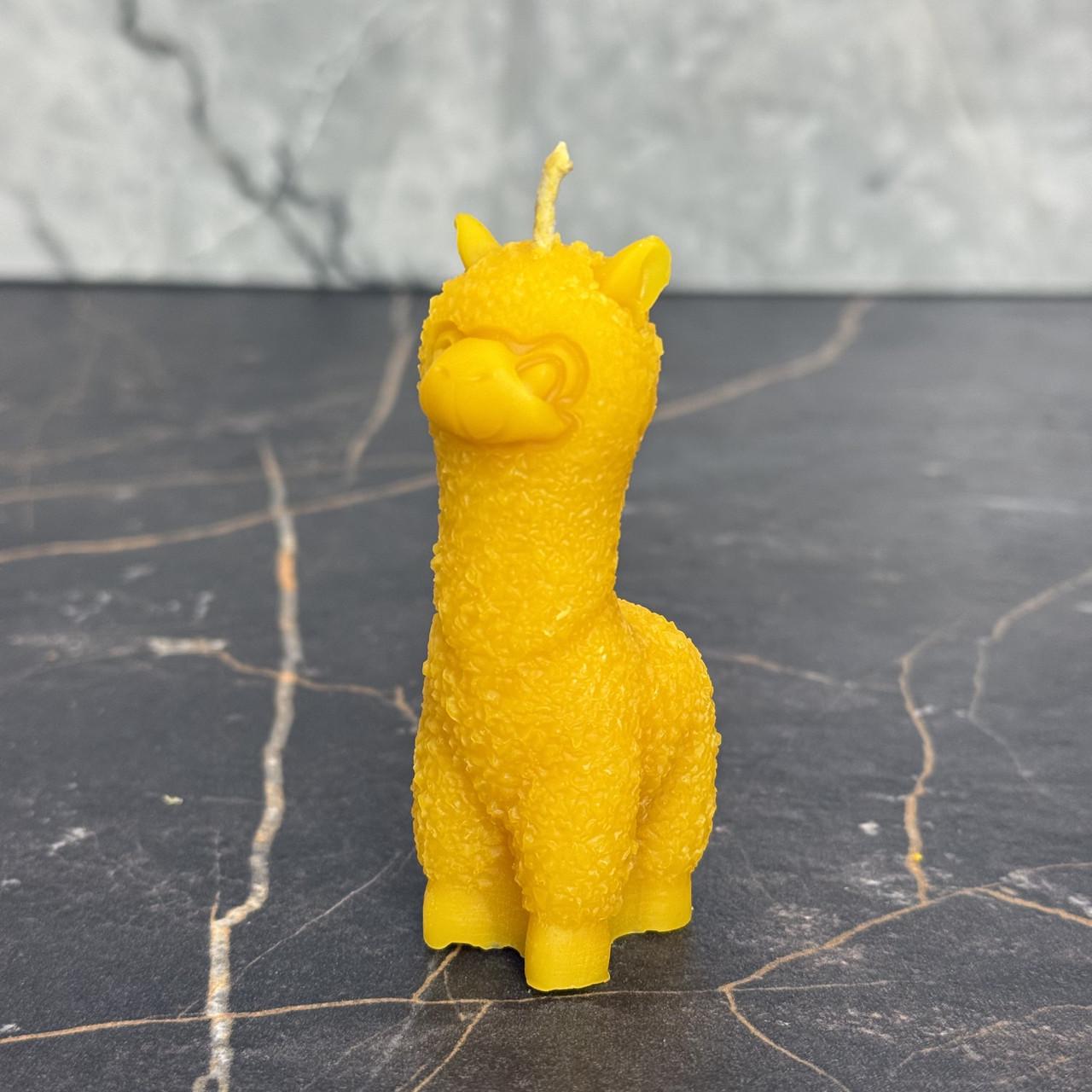 Свічка подарункова декоративна Альпака з бджолиного воску ручна робота 85х35 мм