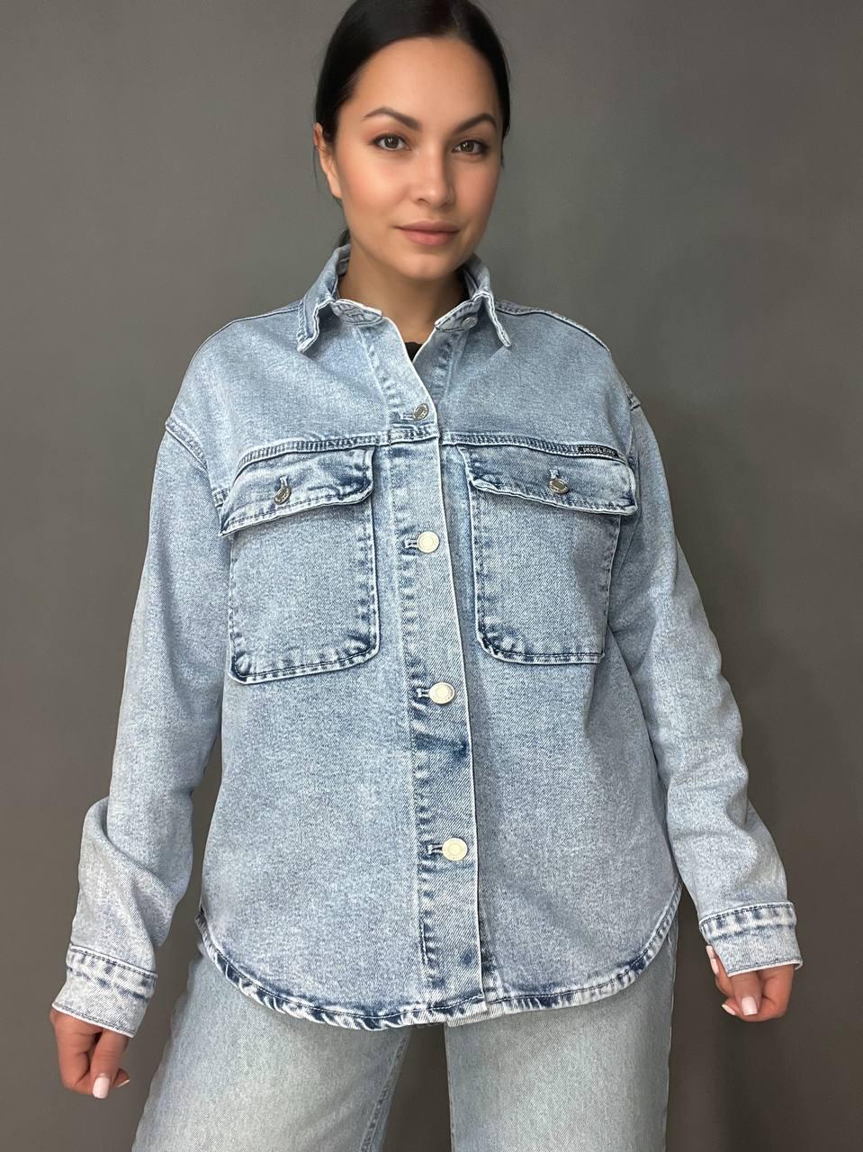 Рубашка женская джинсовая DNL 510 оверсайз свободный крой наложенные карманы на пуговицах L Голубой (3940)