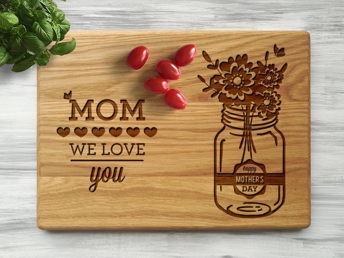 Разделочная доска WoodPresentStudio “Mom we love you” 25х35 см