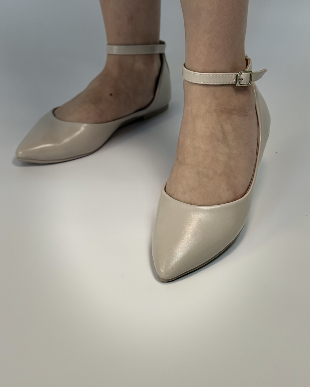 Балетки женские Meideli W1311-5 с острым носком эко кожа плоская подошва ремешок с крючком повседневные р. 37 Бежевый (100392311-37)