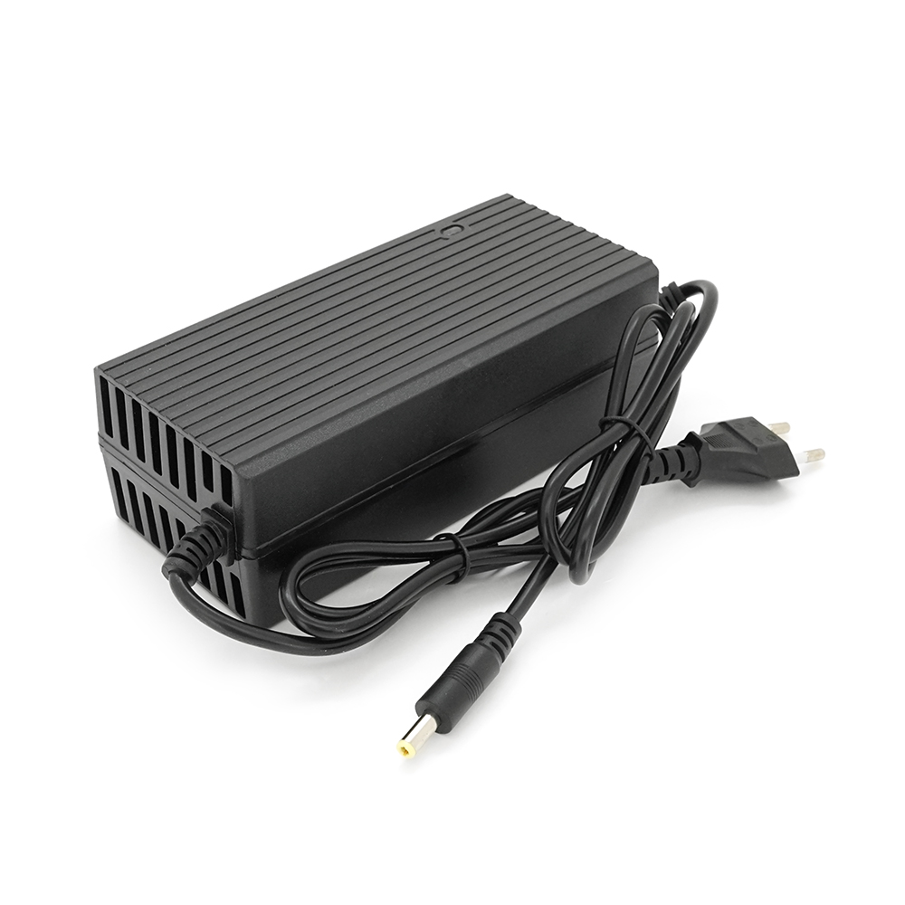 Зарядний пристрій VOLTRONIC Li-ion 36V 10S 5A з індикацією для акумуляторів (38566)