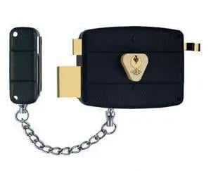 Замок 157 С накладной сталь окрашенная черной порошковой краской правосторонний 60 мм 3 ключа (1-30068) Замок 157 С накладной сталь окрашенная черной порошковой краской правосторонний 60 мм 3 ключа (1-30068)