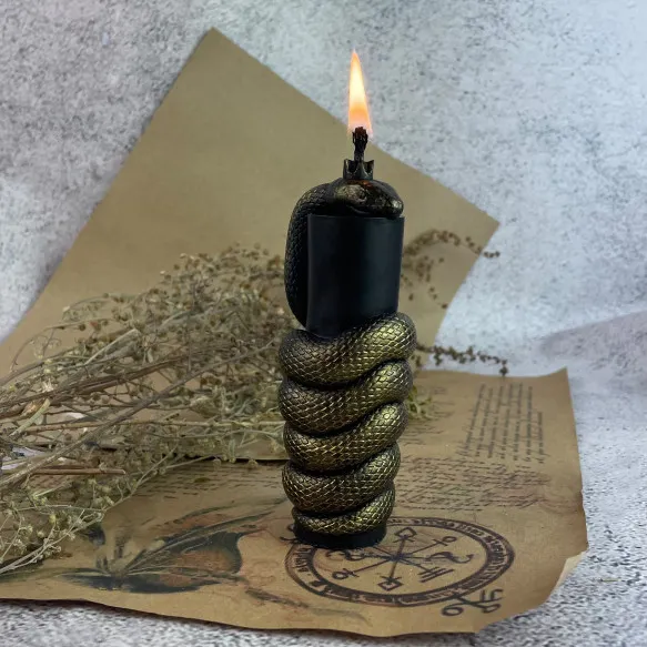 Свічка воскова Королева змій Чорний (1187)
