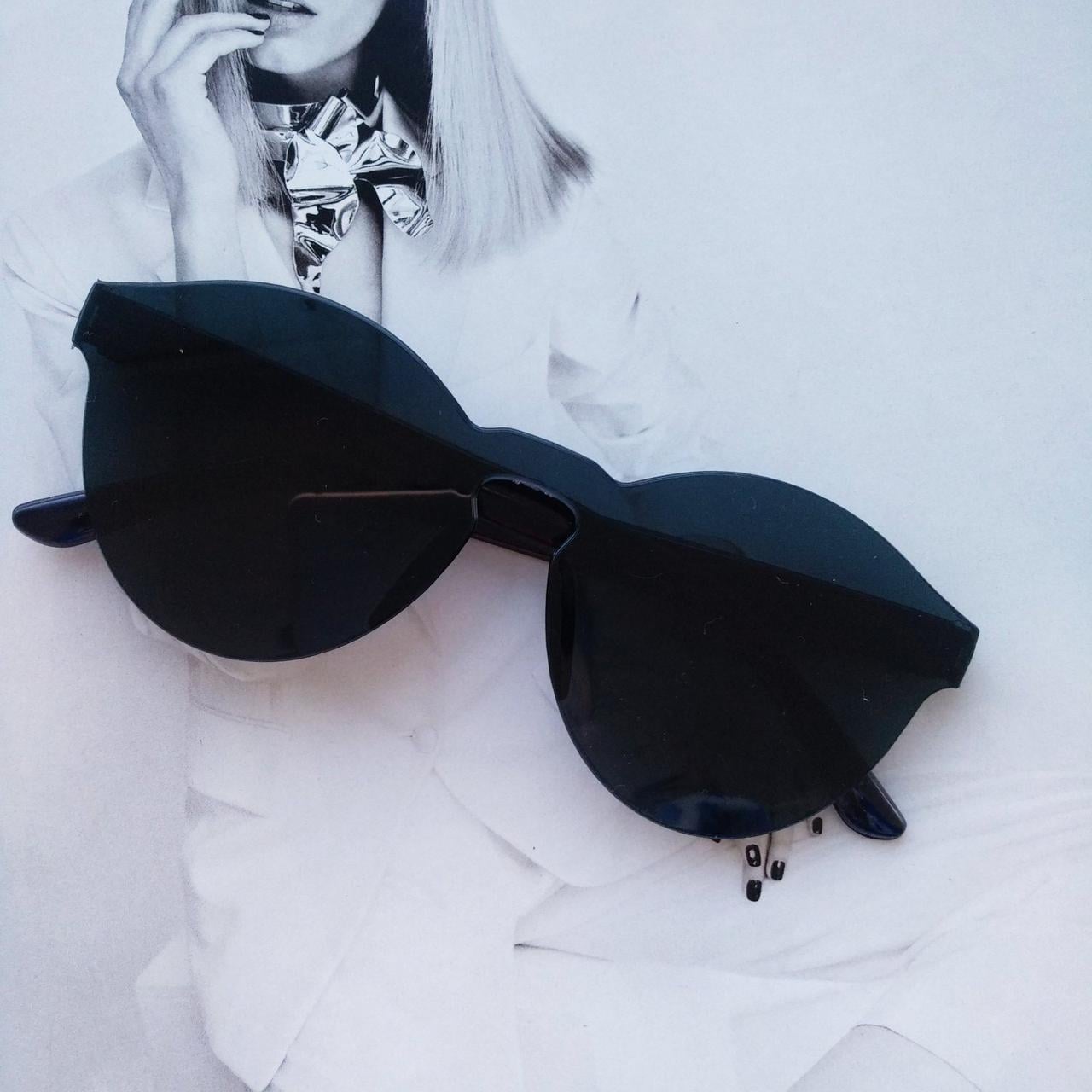 Солнцезащитные очки безоправные Черный