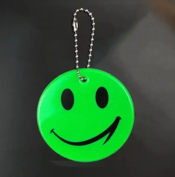 Брелок світловідбиваючий Смайл 65 мм Зелений (35220/1) - фото 3 Брелок світловідбиваючий Смайл 65 мм Зелений (35220/1) - фото 3