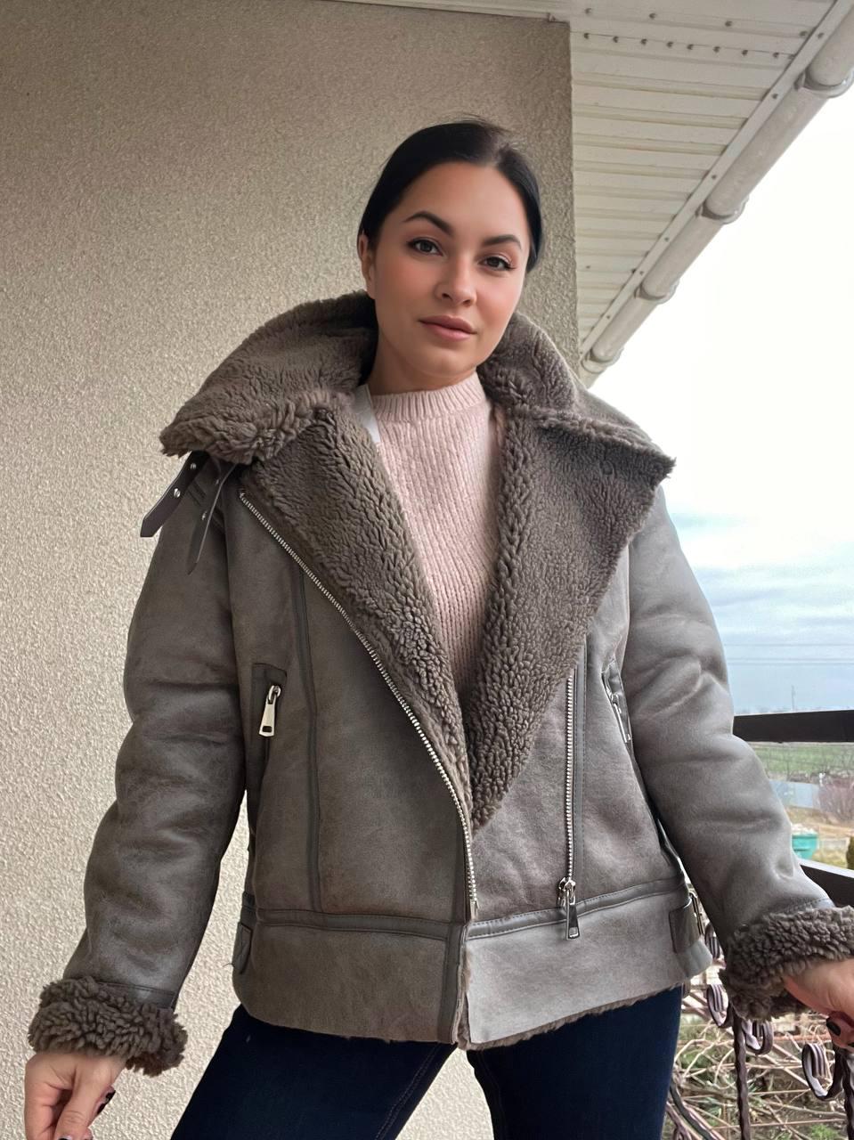 Дублянка жіноча Aftf Basic 243 середньої довжини з екозамші на блискавці з хутром L Капучино (3292) - фото 7 Дублянка жіноча Aftf Basic 243 середньої довжини з екозамші на блискавці з хутром L Капучино (3292) - фото 7