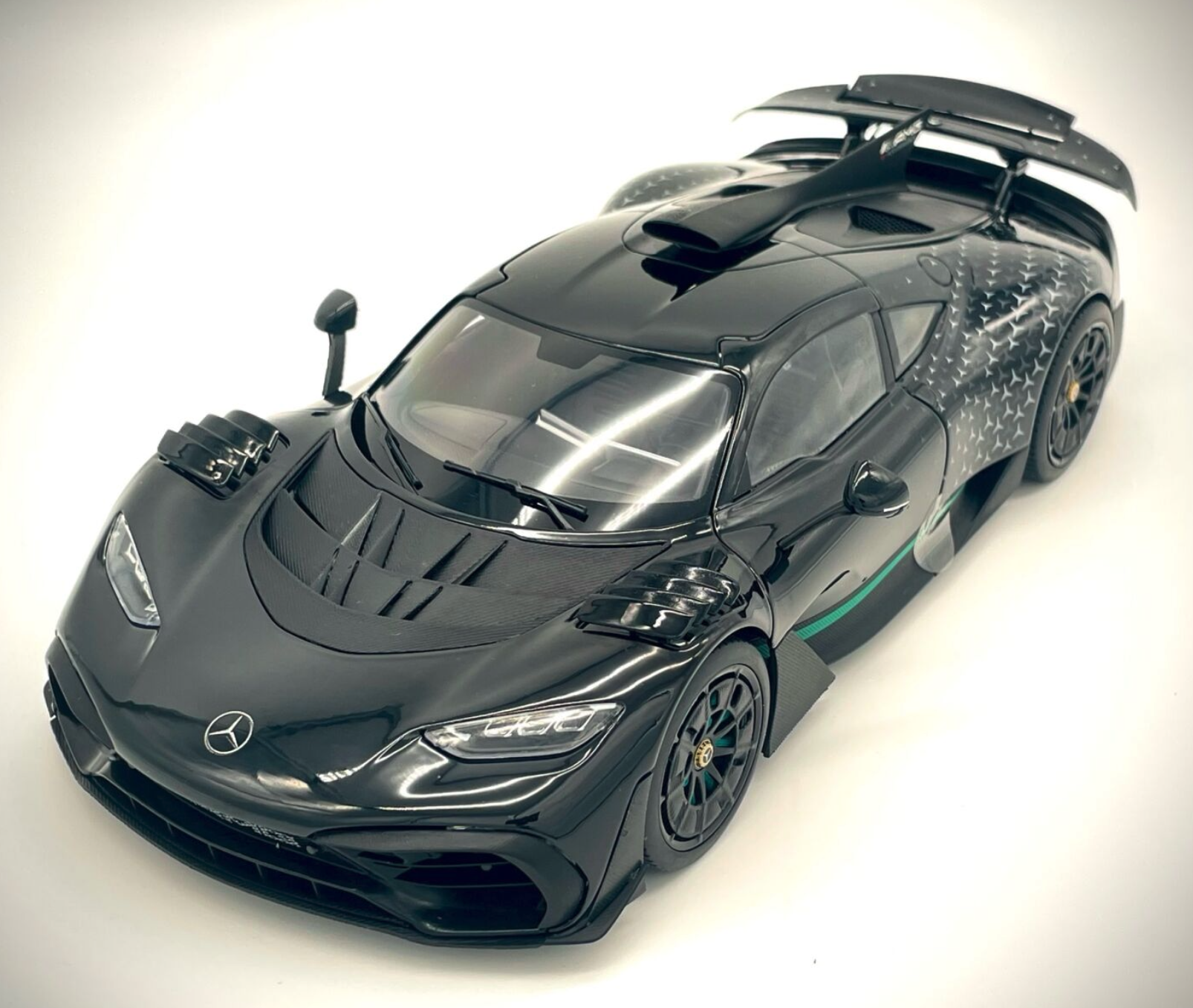 Модель автомобиля 1:18 Mercedes-AMG ONE C298 Hyper Black (B66961042)