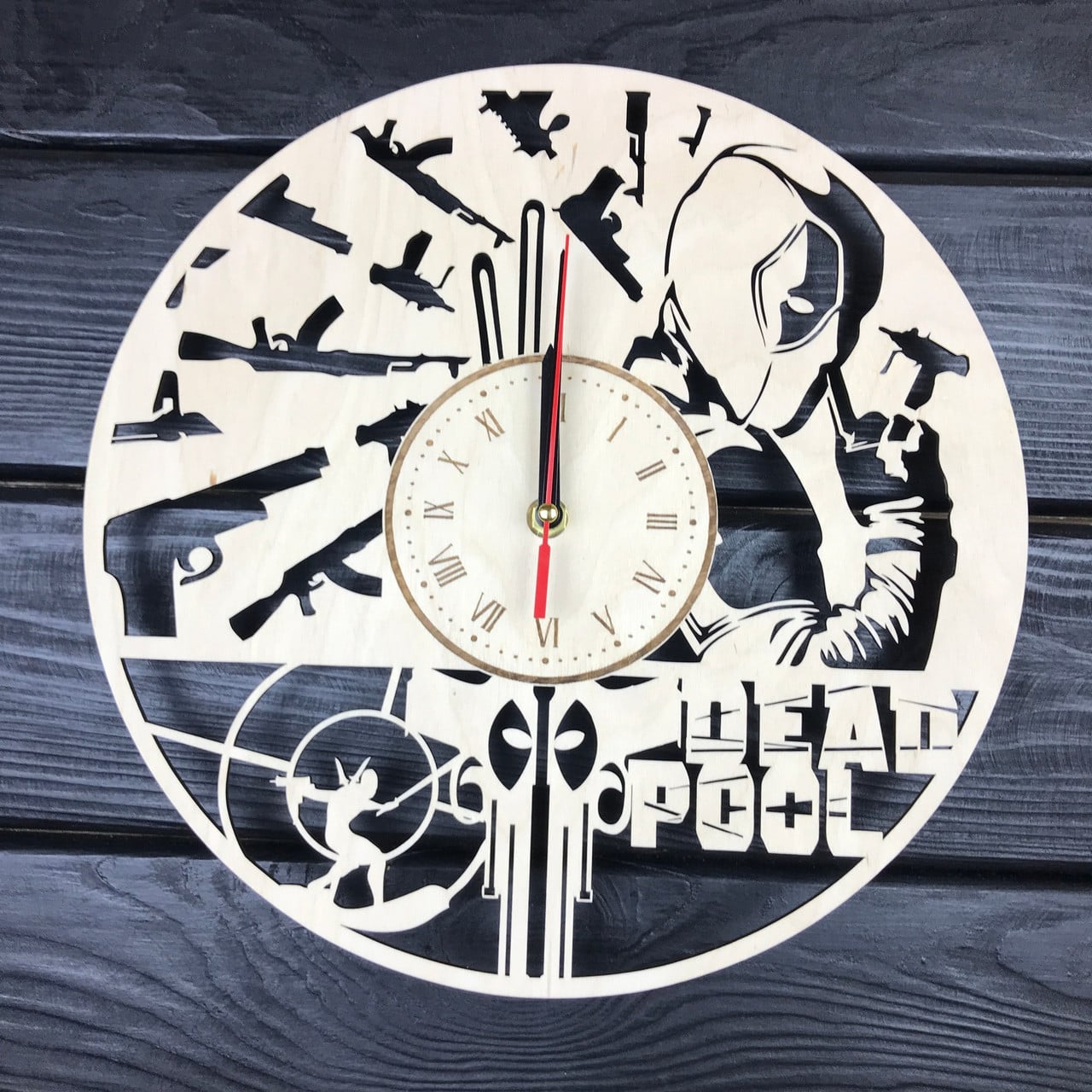 Часы настенные из дерева Дэдпул