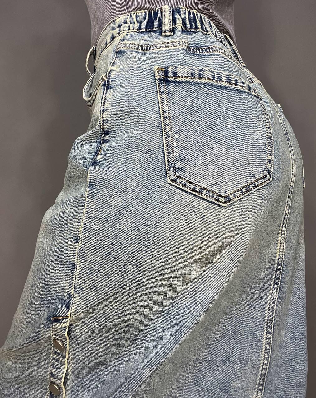 Юбка женская джинсовая Liana 381 ниже колена резинка на талии разрезы по бокам на пуговицах р. 33 Голубой (3578) - фото 7 Юбка женская джинсовая Liana 381 ниже колена резинка на талии разрезы по бокам на пуговицах р. 33 Голубой (3578) - фото 7