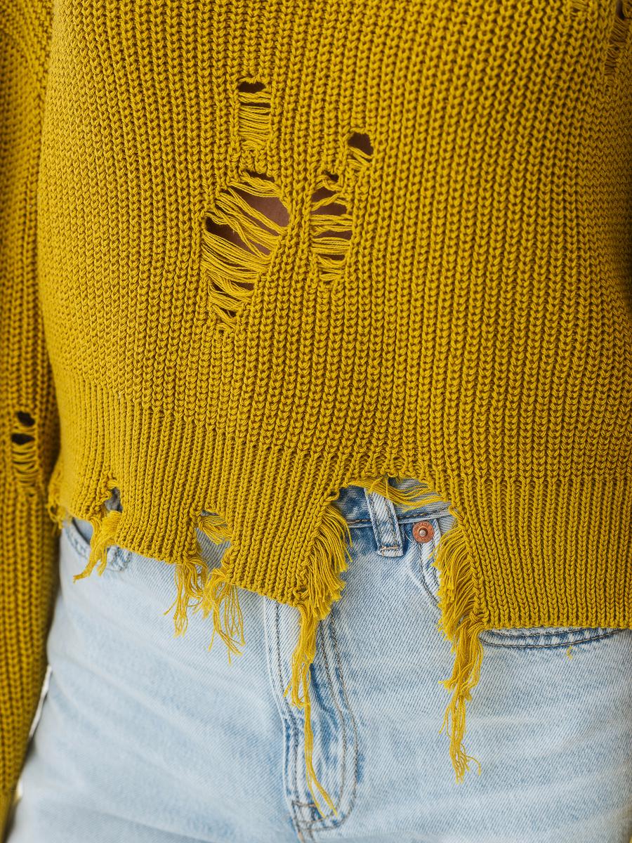 Свитер женский с рваным эффектом SVTR р. 42-50 Горчичный (562) - фото 8