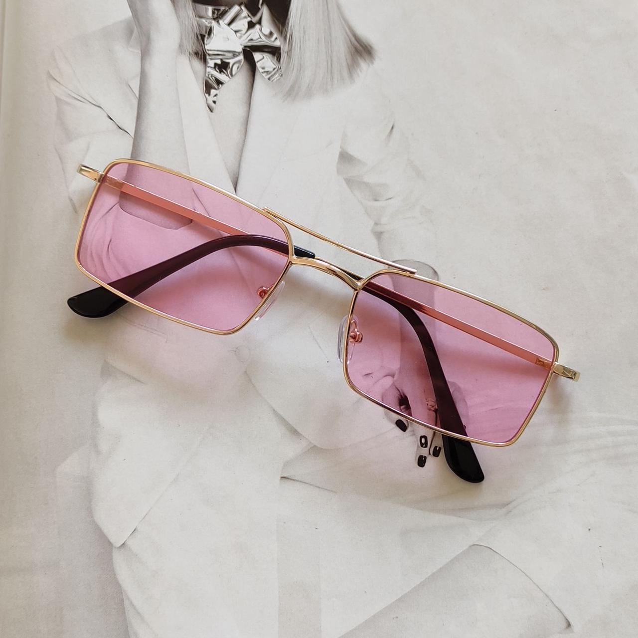 Очки прямоугольные розовая линза