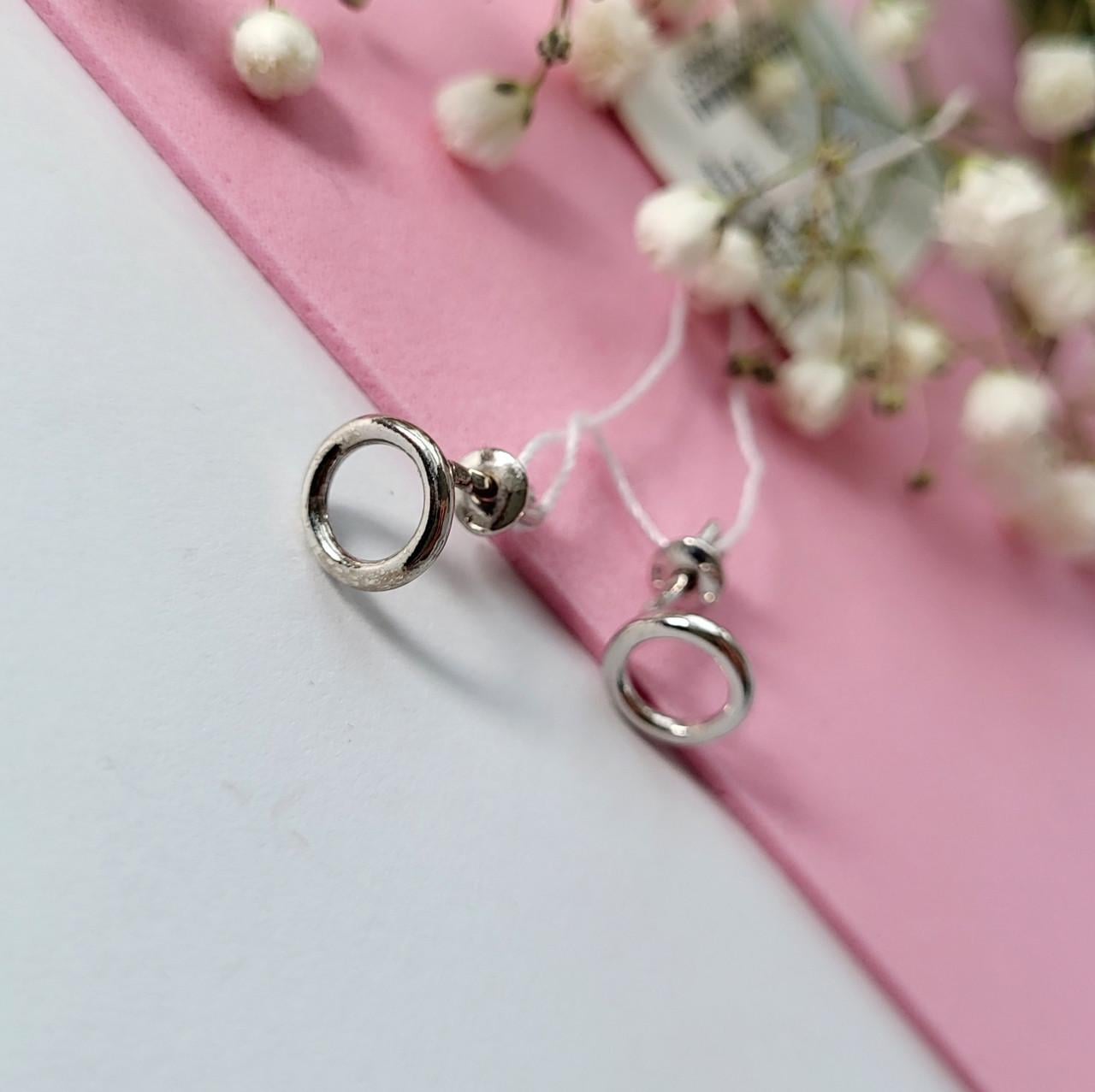 Серьги гвоздики на закрутках без камней круг серебро 925 пробы родированное 1,48 г (82764)