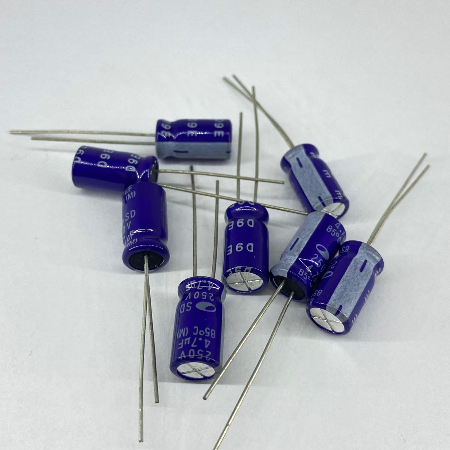 Электролитические конденсаторы Samwha 4,7 мкф 250V 6,3x11 мм 85 °C (5234)