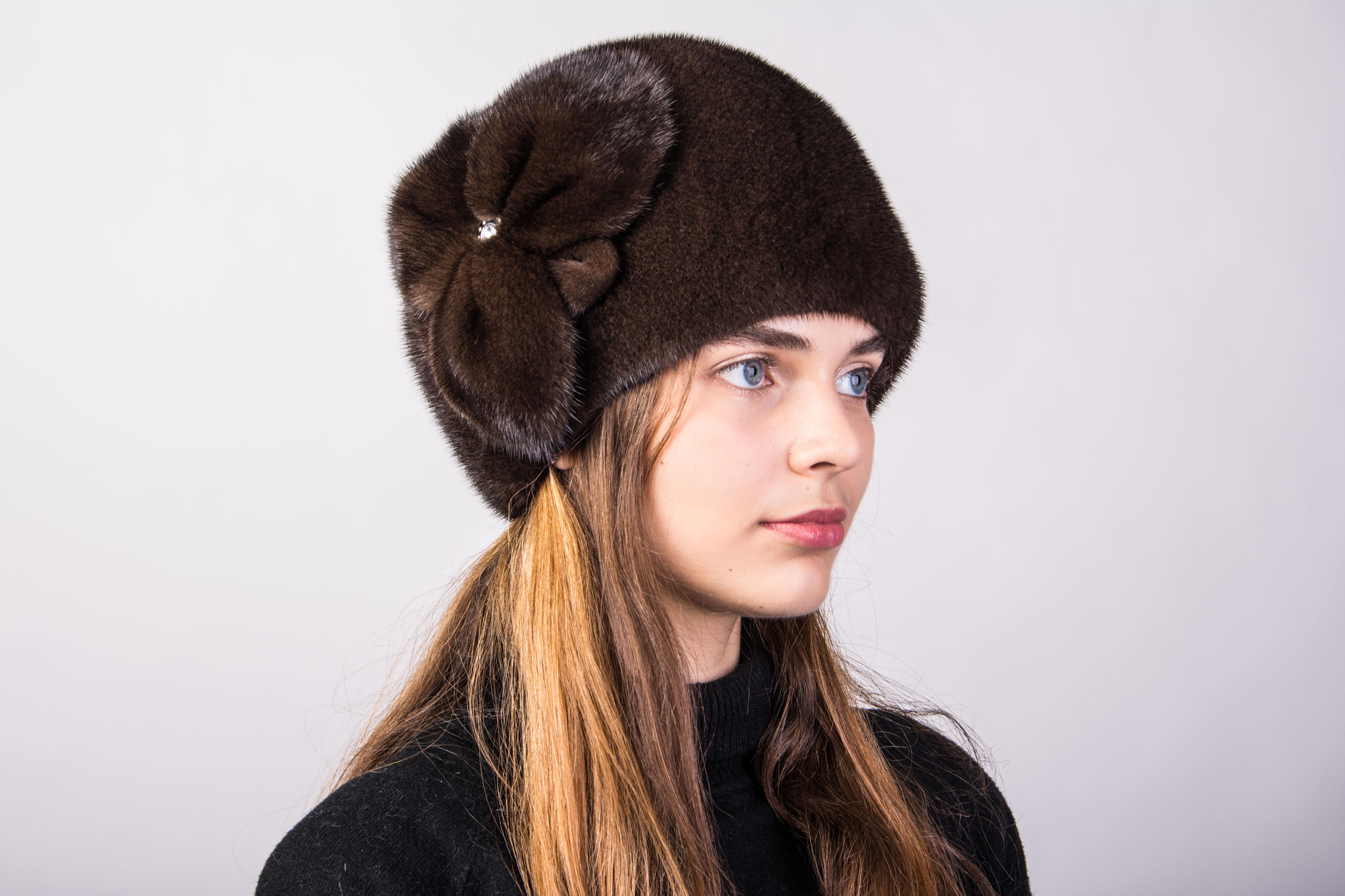 Женская кубанка Меховой стиль Шарик три листочка из натурального меха норки M-L Орех (050/F)