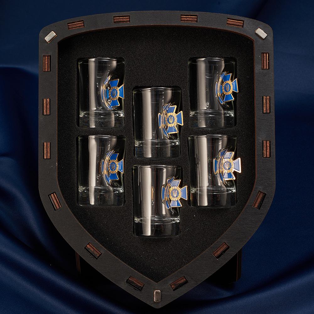 Подарочный набор рюмок с шевроном СБУ маленький (28421067) - фото 4 Подарочный набор рюмок с шевроном СБУ маленький (28421067) - фото 4