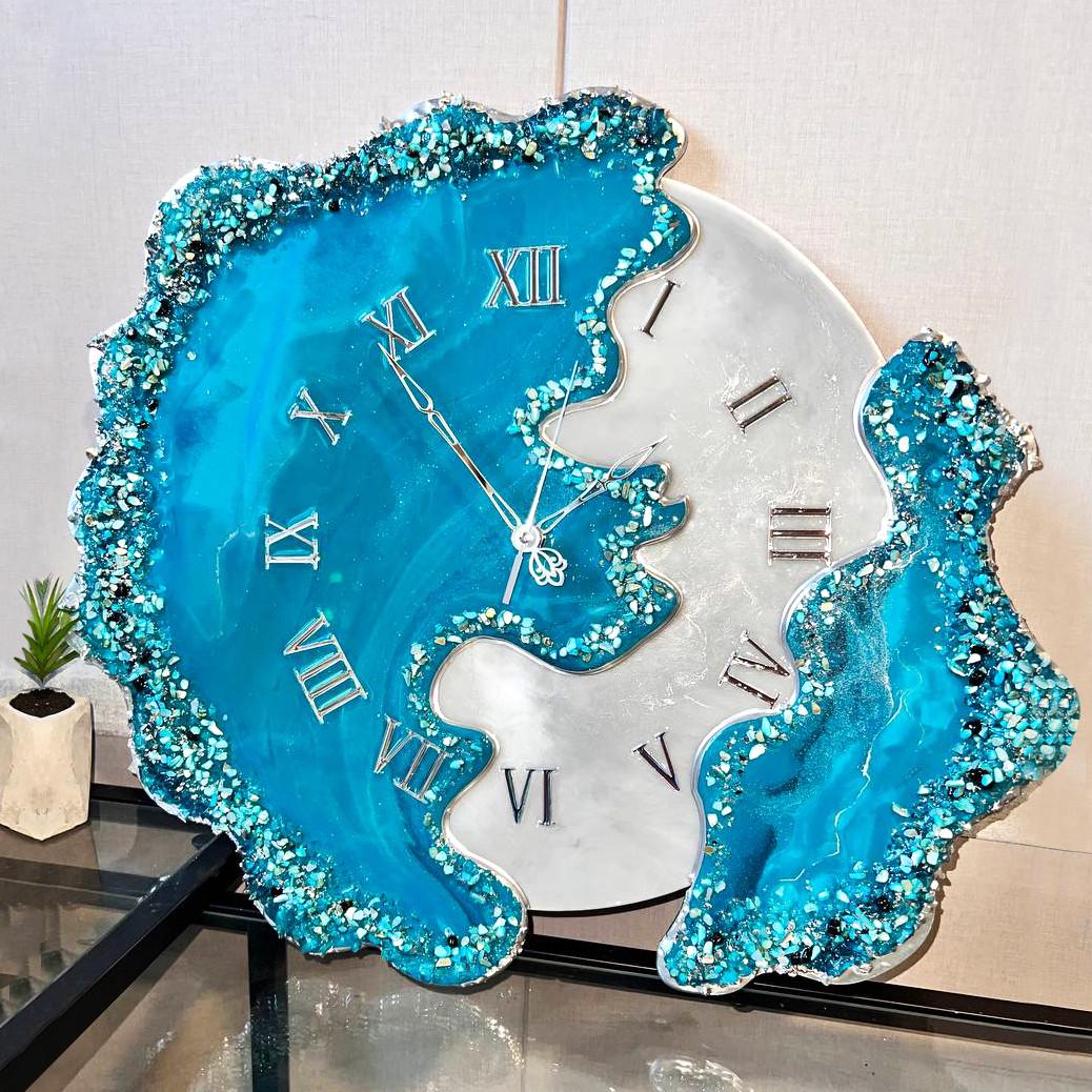 Часы объемные настенные из эпоксидной смолы Лепестки 70 см