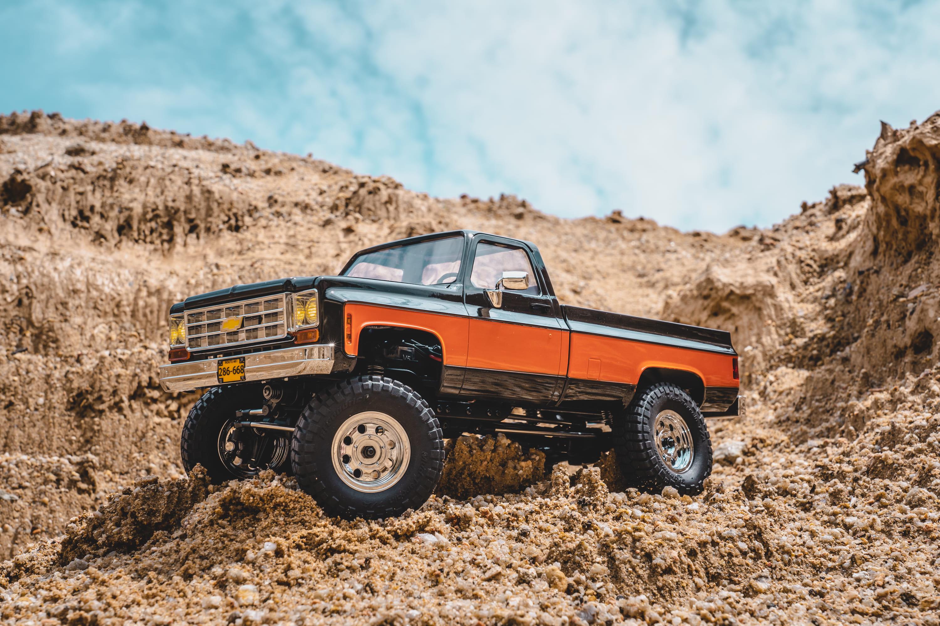 Машинка на радиоуправлении FMS 1:18 Chevrolet K10 RTR Черный - фото 10 Машинка на радиоуправлении FMS 1:18 Chevrolet K10 RTR Черный - фото 10