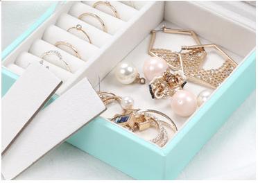 Шкатулка для украшений компактная из экокожи 12х12х5 см Голубой (ШДД-11-1) - фото 8 Шкатулка для украшений компактная из экокожи 12х12х5 см Голубой (ШДД-11-1) - фото 8