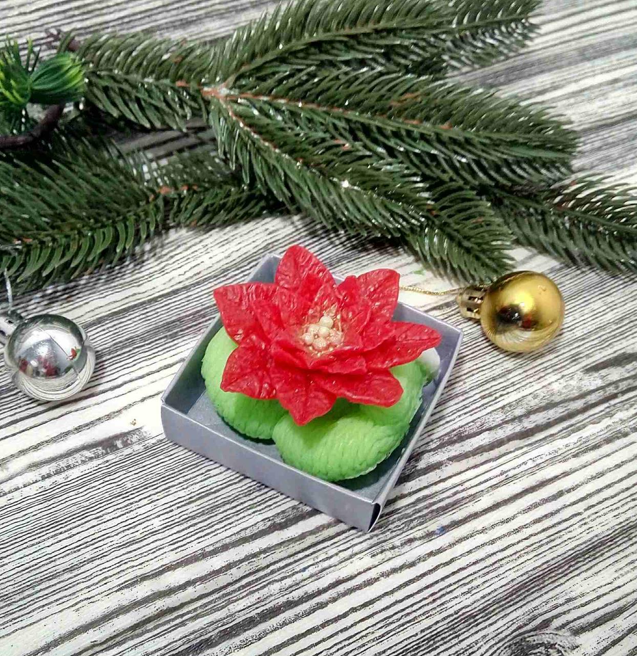 Мыло ручной работы Пуансетия на перчатках на Новый год 120 г (MS-00623)