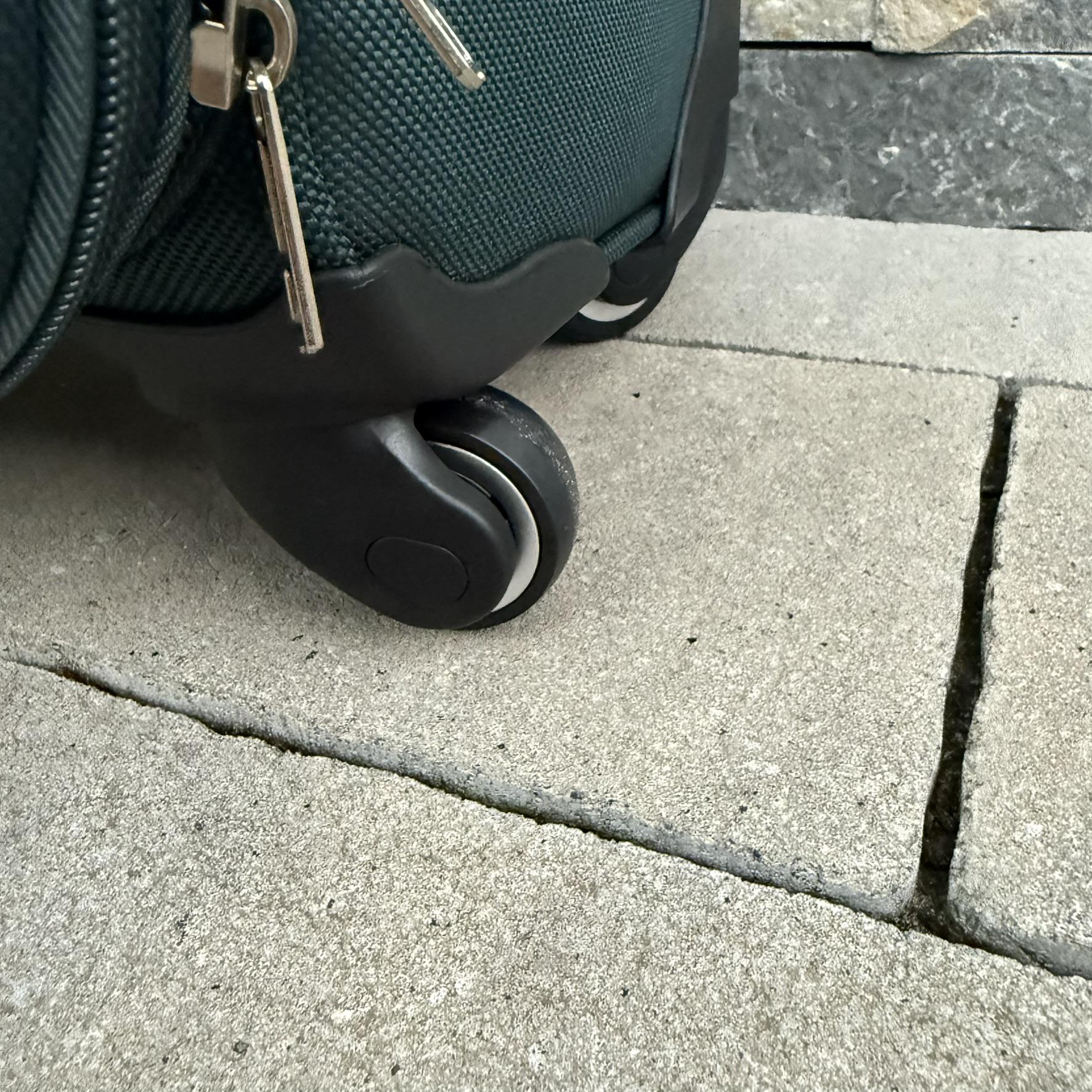 Валіза тканинна Wings 1708 на 4 колесах M Зелений (30485136) - фото 7 Валіза тканинна Wings 1708 на 4 колесах M Зелений (30485136) - фото 7