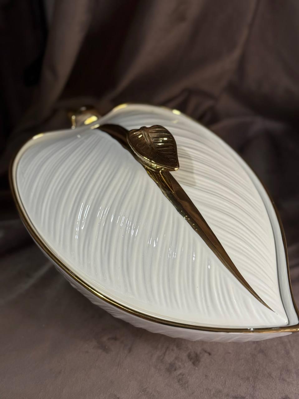 Супница Yiwu XL-4054AG фарфоровая с крышкой 1.5 л Белый с золотым (29919051)