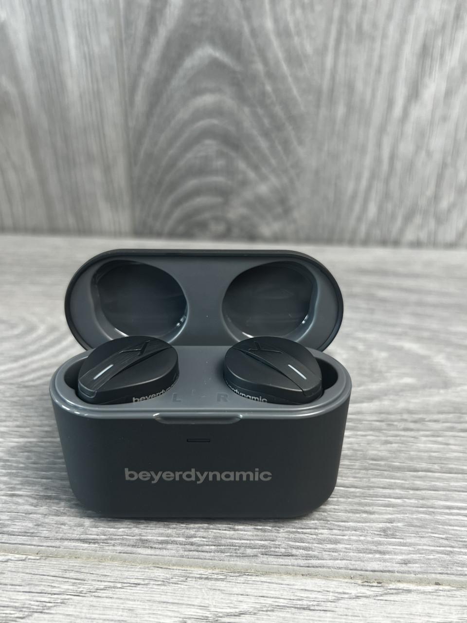 Навушники Beyerdynamic Free BYRD Bluetooth 5.2 бездротові вкладиші шумоподавлення Black - фото 4 Навушники Beyerdynamic Free BYRD Bluetooth 5.2 бездротові вкладиші шумоподавлення Black - фото 4