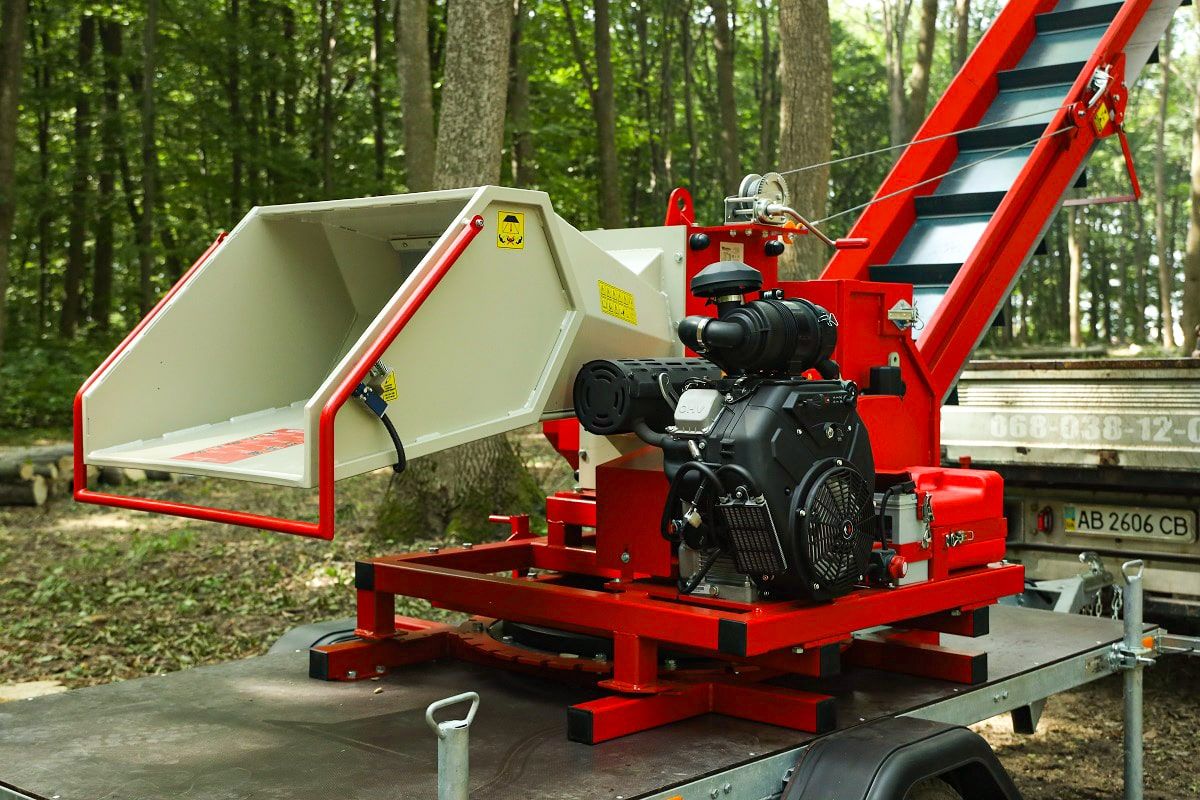 Подрібнювач гілок Arpal на шматки дров з бензиновим двигуном на причепі з поворотною платформою (АМ-200БД-К) - фото 5 Подрібнювач гілок Arpal на шматки дров з бензиновим двигуном на причепі з поворотною платформою (АМ-200БД-К) - фото 5