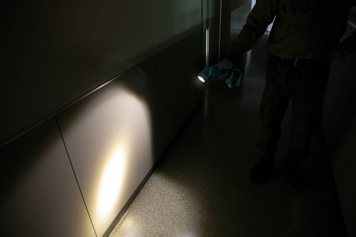 Фонарь светодиодный аккумуляторный Makita DML815 без аккумулятора и зарядного устройства - фото 11 Фонарь светодиодный аккумуляторный Makita DML815 без аккумулятора и зарядного устройства - фото 11