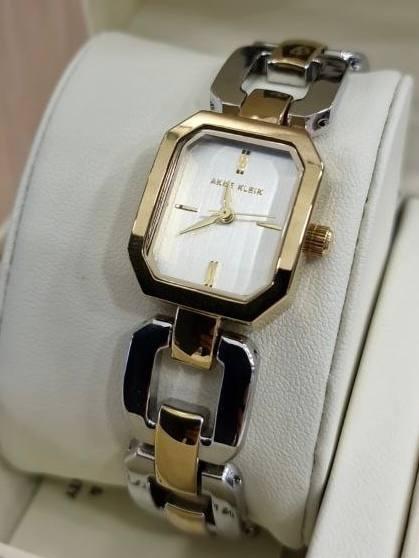 Наручные часы женские Anne Klein AK/4149SVTT с серебристым циферблатом и стальным браслетом