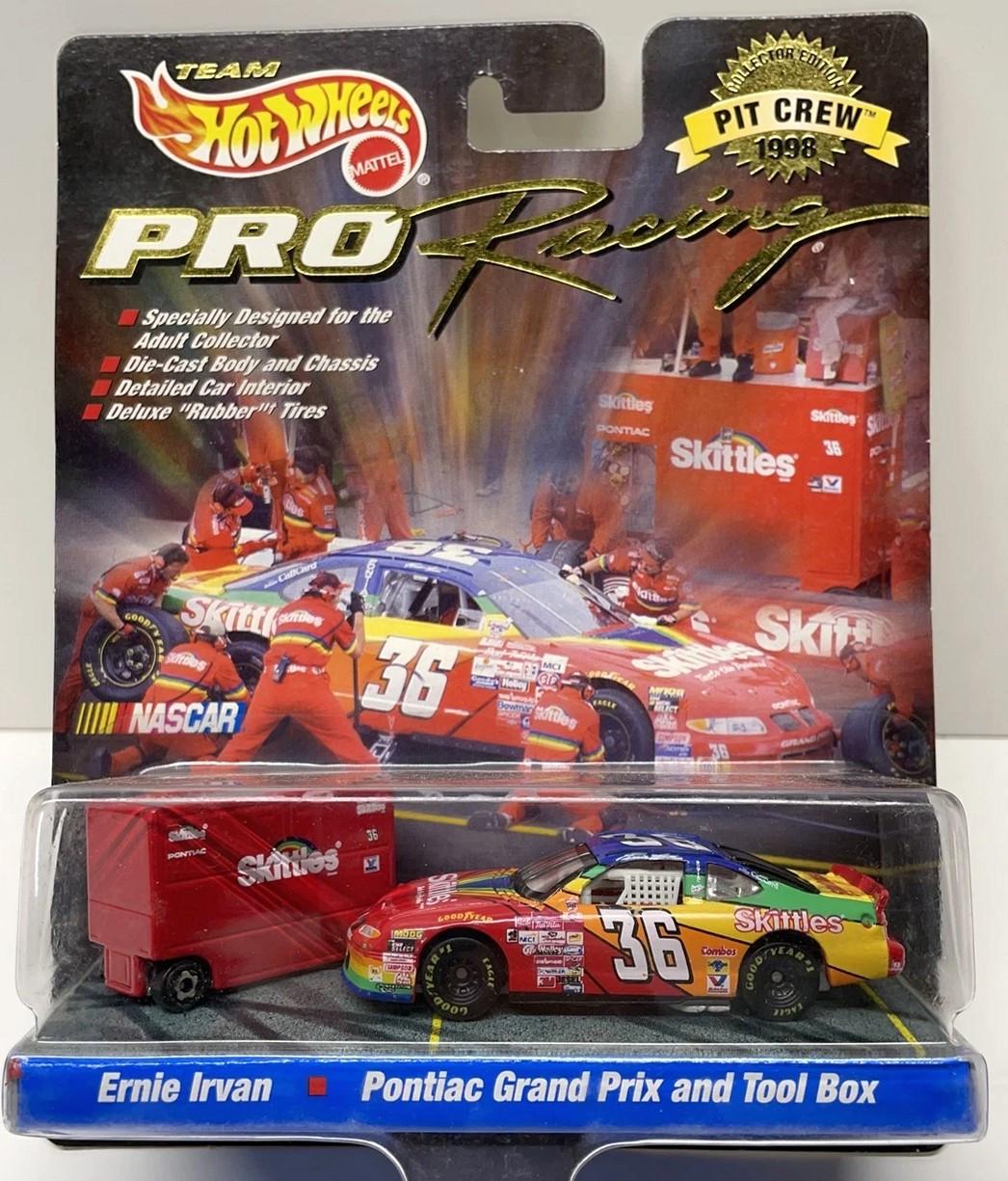Іграшкові машинки Hot Wheels Pontiac Grand Prix & Tool Box Ernie Irvan №36 Skittles 1998 Pro Racing Pit Crew NASCAR (19395)