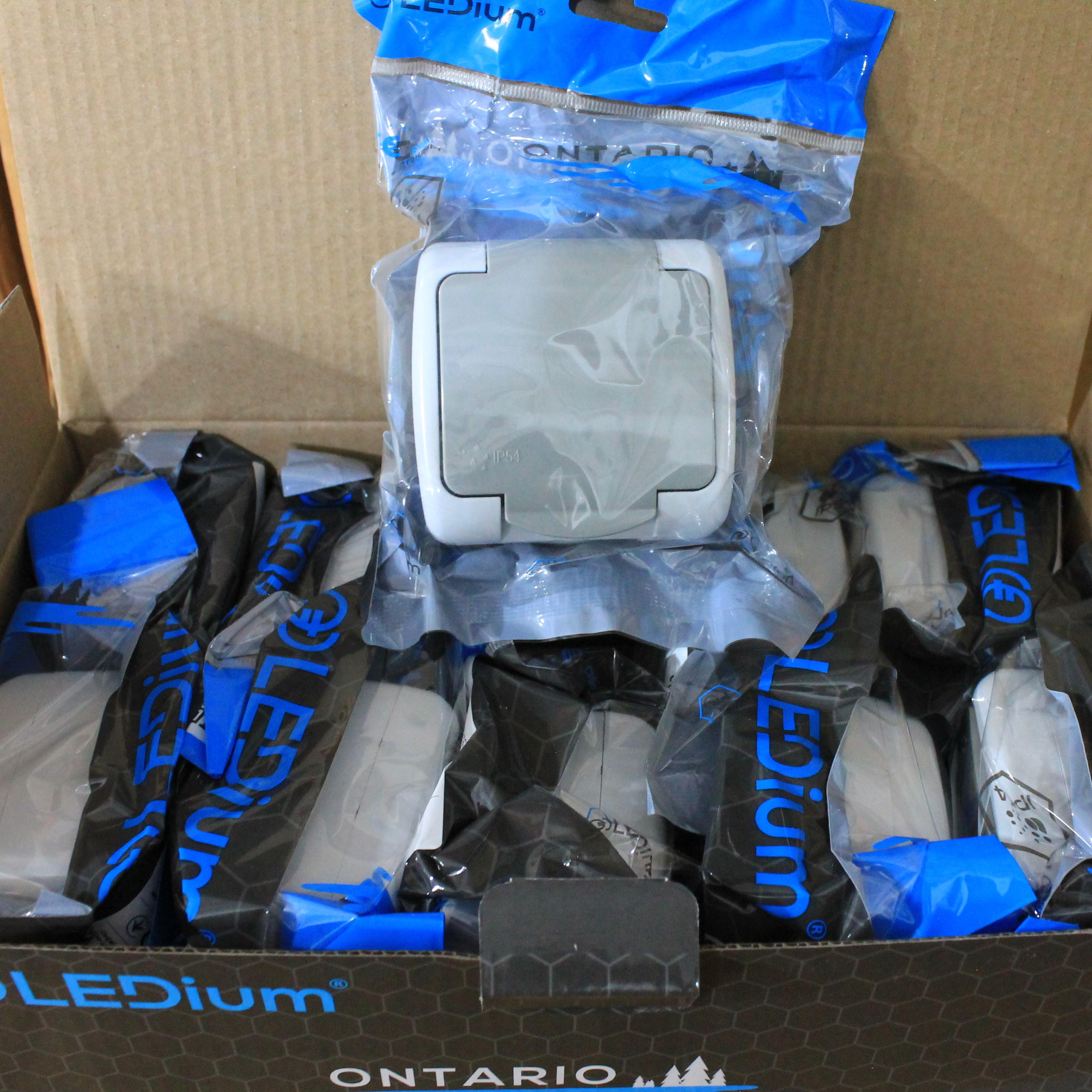 Розетка одномісна LEDium ONTARIO з заземленням IP54 (NR03) - фото 2 Розетка одномісна LEDium ONTARIO з заземленням IP54 (NR03) - фото 2