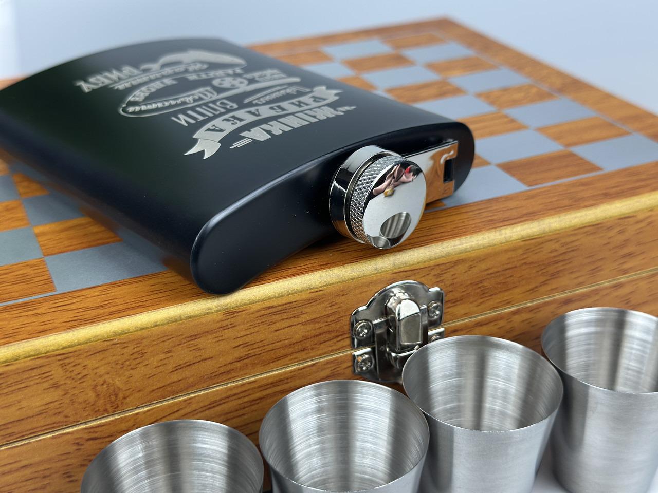 Набор шахматы и фляга "Жінка рибака" из нержавейки фляга/рюмки 265 мл (61136 R7) - фото 7