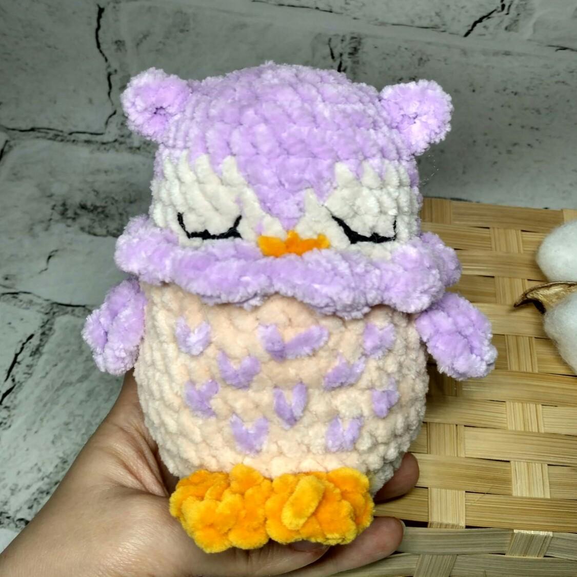 М'яка іграшка в'язана ручної роботи Сова Сплюшка 12 см Бузковий (202-65-6) - фото 2