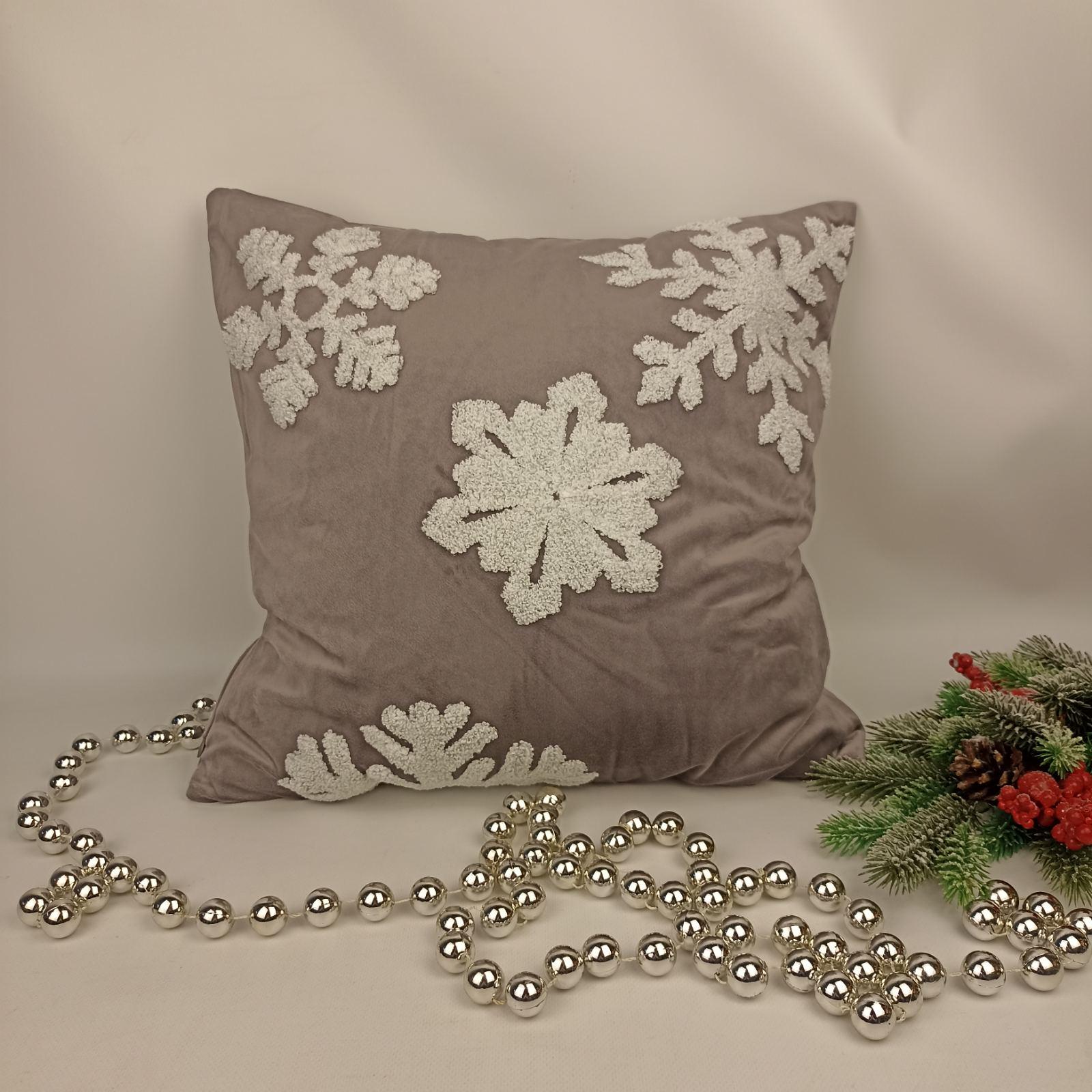Наволочка новогодняя велюровая Snowflakes 45х45 см Grey (CN36819)