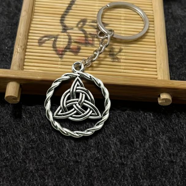 Брелок для ключей Медвежий узел 3,5х9,8 см (EG0028)