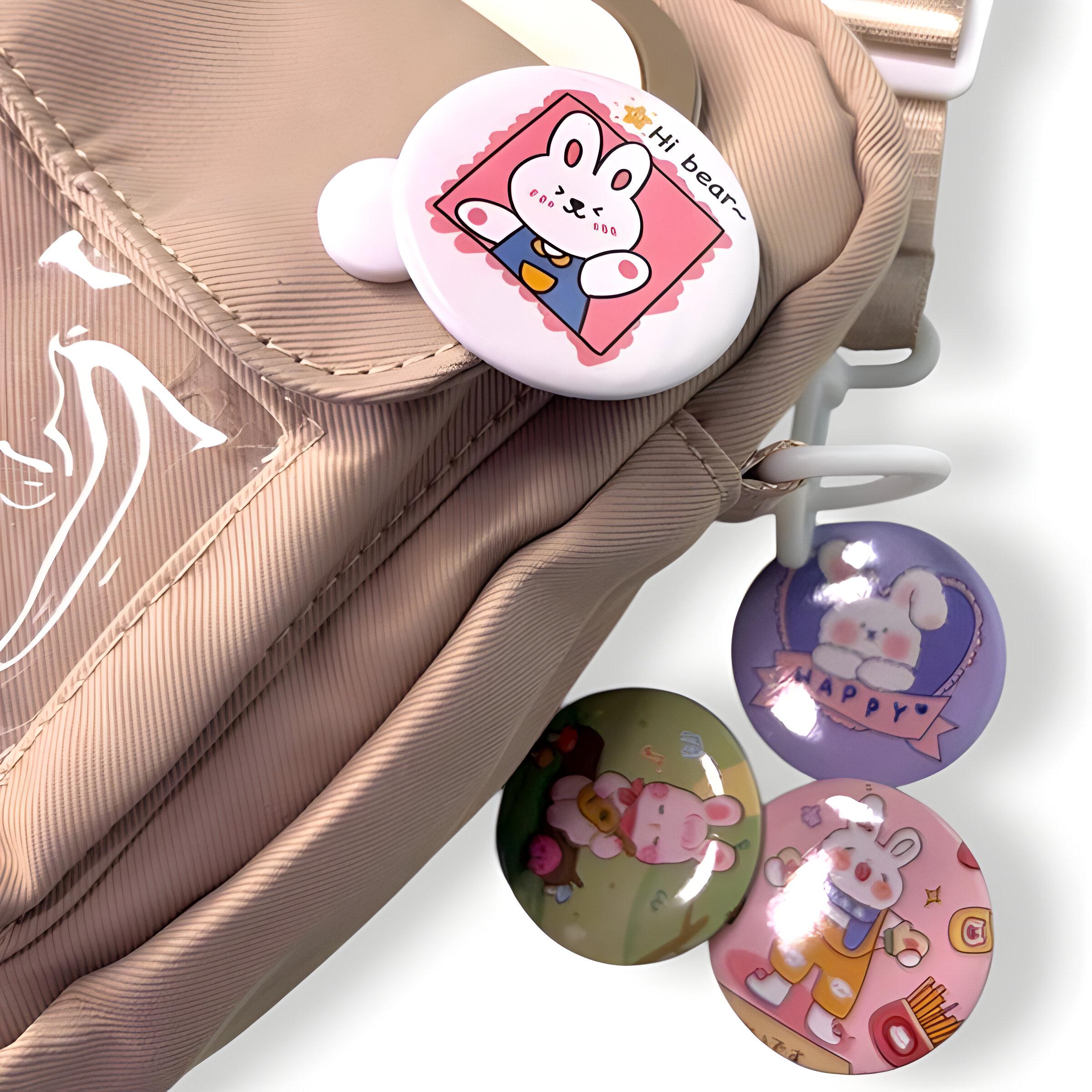 Сумка детская кросс-боди со значками 20х16х7 см Коричневый (25-573) - фото 2