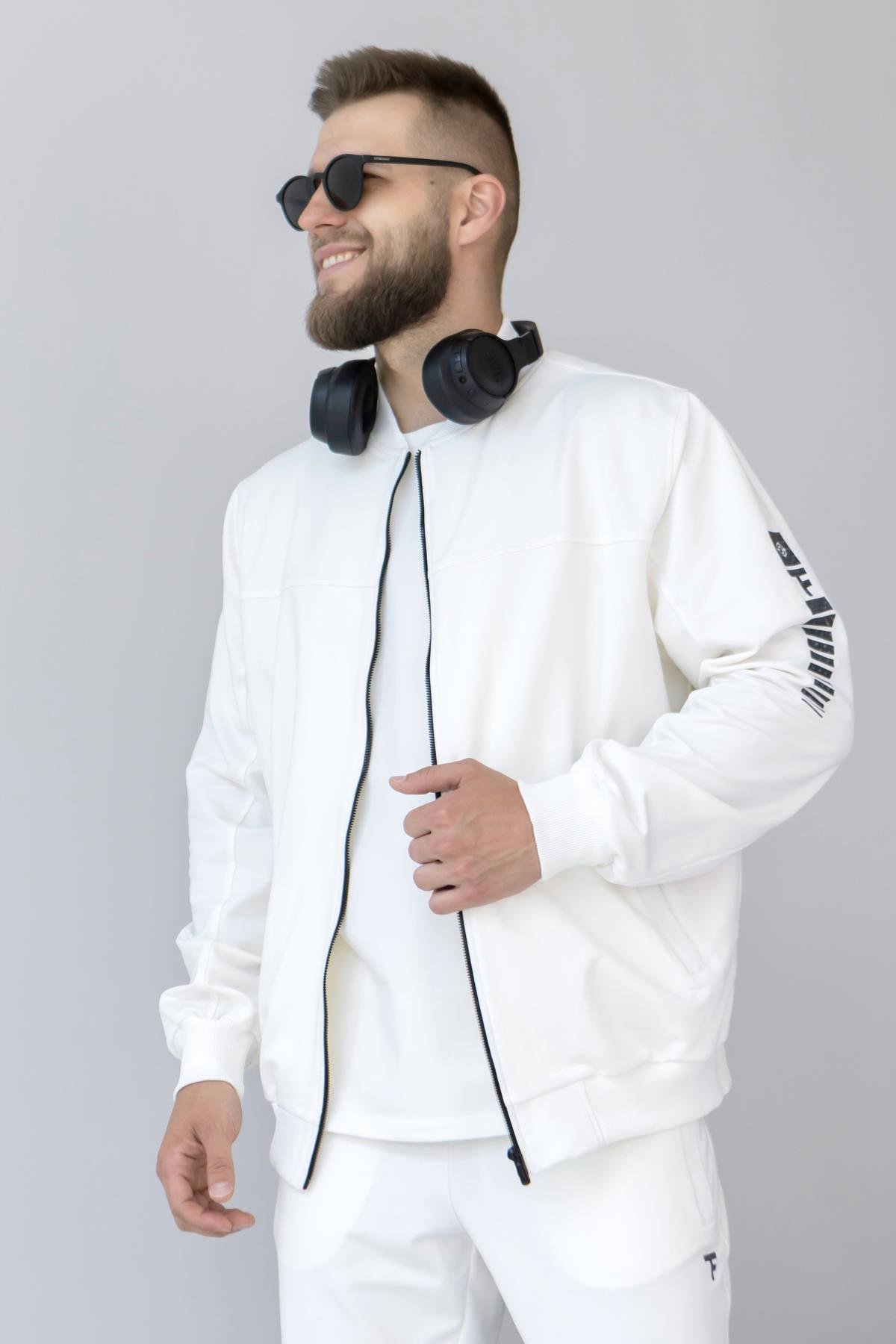 Бомбер мужской TOTALFIT L Молочный (12323321) Бомбер мужской TOTALFIT L Молочный (12323321)