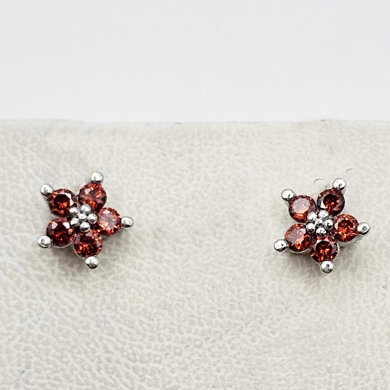 Серебряные серьги-гвоздики с кубическим цирконием Цветочек 1,3 г (2988416442) Серебряные серьги-гвоздики с кубическим цирконием Цветочек 1,3 г (2988416442)