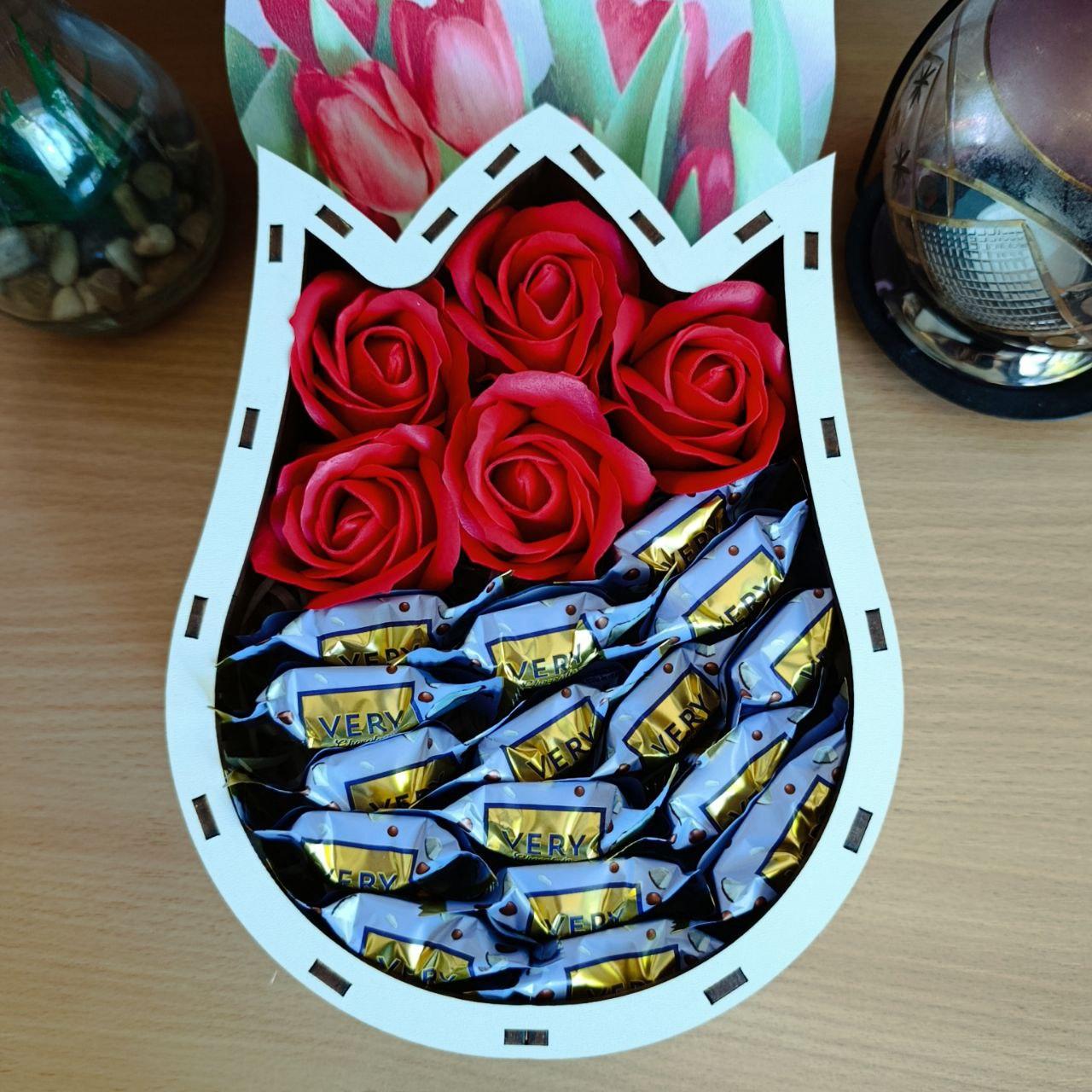 Бокс с конфетами и розами для девушки на день влюбленных/8 марта/день рождения (ar248)