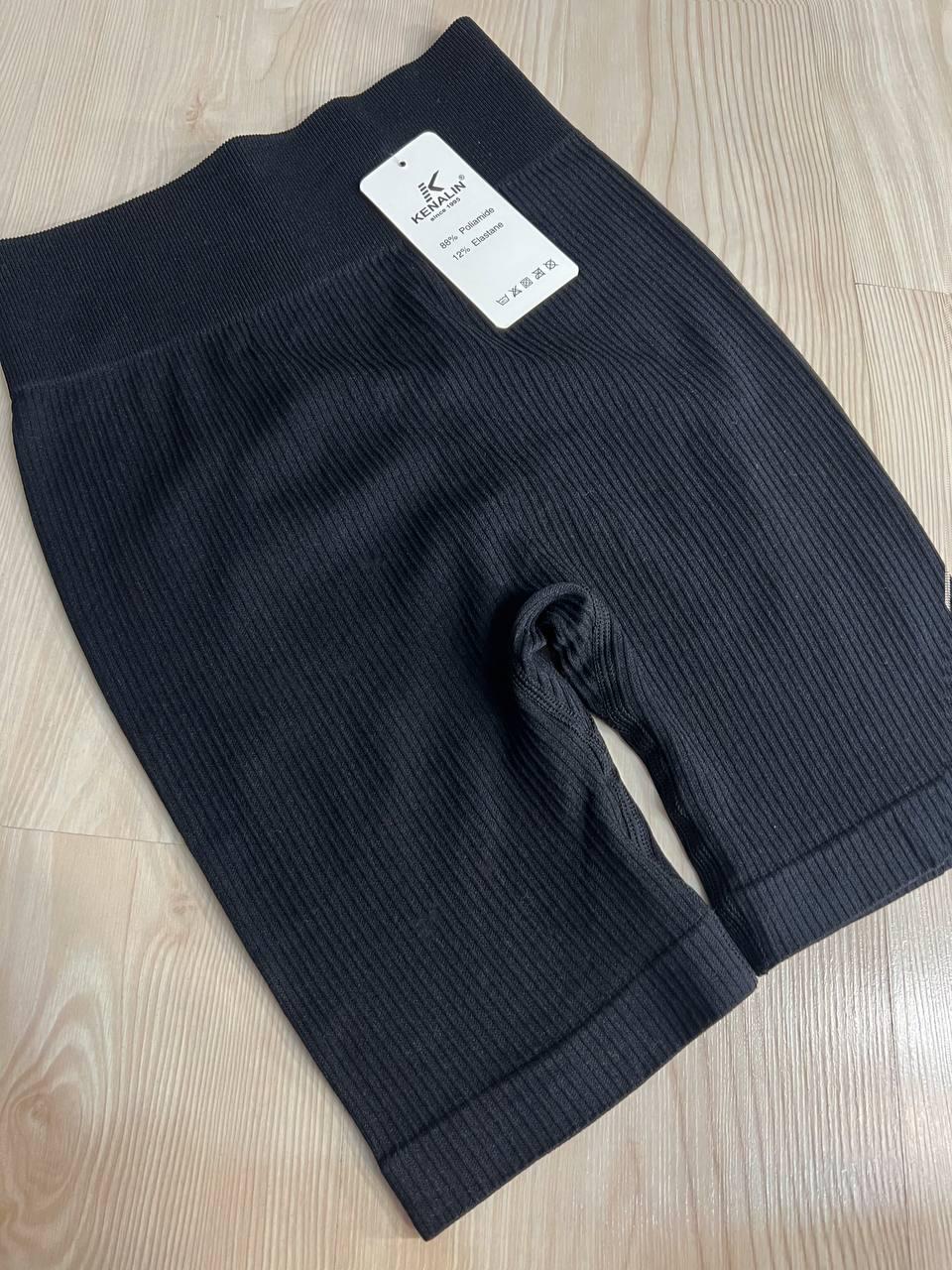 Шорти жіночі Kenalin 0412 велосипедки лосини в рубчик пуш-ап широкий пояс середня довжина OS Чорний (3936) - фото 2 Шорти жіночі Kenalin 0412 велосипедки лосини в рубчик пуш-ап широкий пояс середня довжина OS Чорний (3936) - фото 2