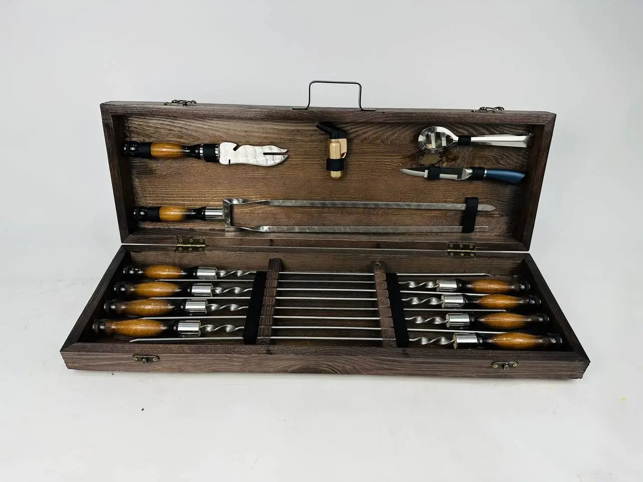 Набір шампурів у кейсі Патріот середній дерев'яний з нержавіючої сталі (2-10-KS-7607) - фото 2 Набір шампурів у кейсі Патріот середній дерев'яний з нержавіючої сталі (2-10-KS-7607) - фото 2